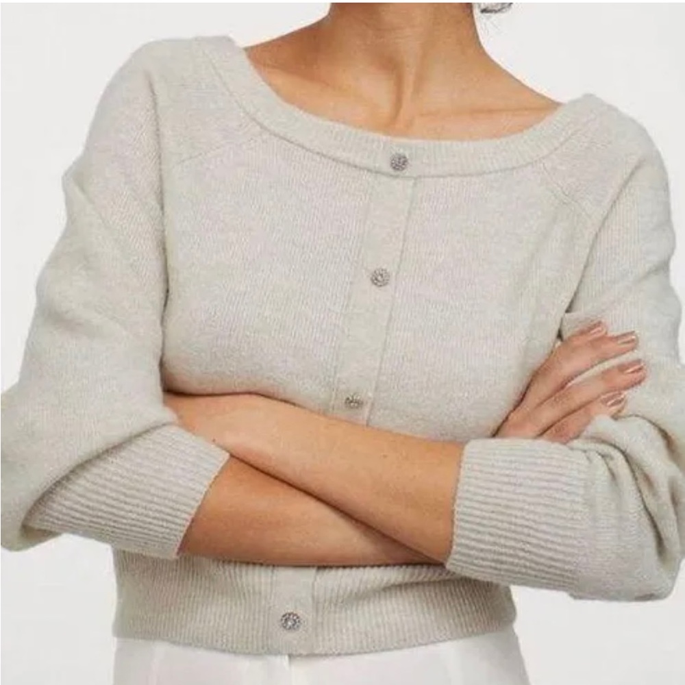 H & M soft, crop knit sweater, boat neck‎ with decorative buttons on front XS